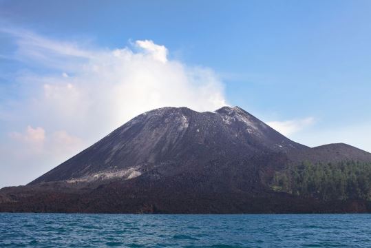 Tokyo Sebut Letusan Anak Krakatau Tak Timbulkan Risiko Tsunami di Jepang